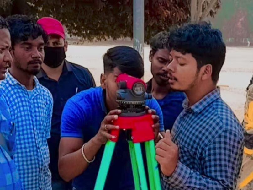 Survey instrument se zameen ki naapi — Amin Ajit kumar, Ranchi